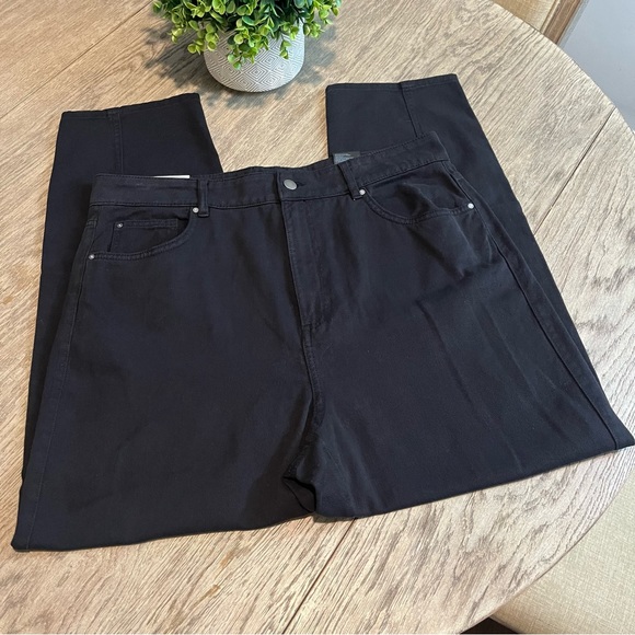 H&M Solid Black High Rise Tapered Straight Leg Loose Mom Jeans Size 14 NWT - Picture 2 of 9
